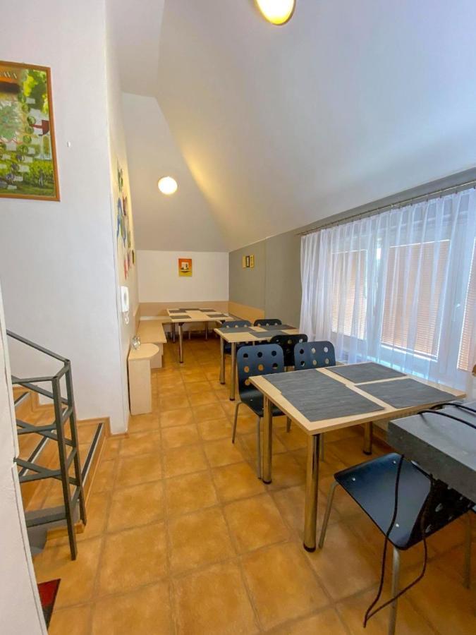 Penzion Hustopeče Esterno foto